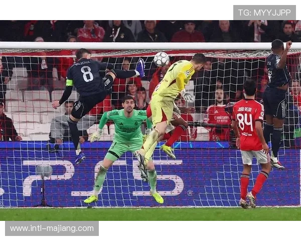 本菲卡4-2逆转皇马,门将特鲁宾补时头球绝杀助球队晋级附加赛