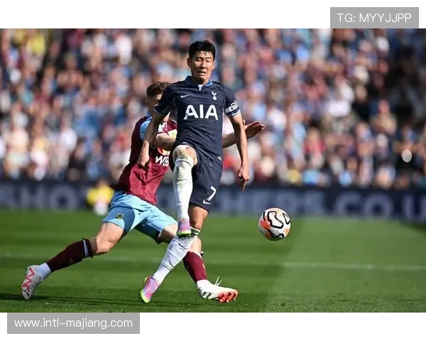 孙兴慜左路内切传中瞬间:热刺边路进攻典范